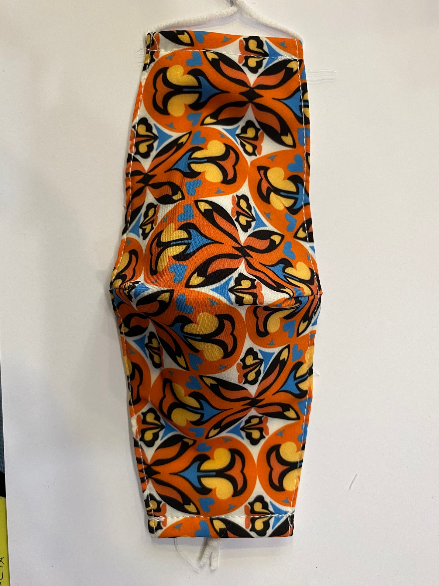 Mascherina protettiva disegno fiori arancio