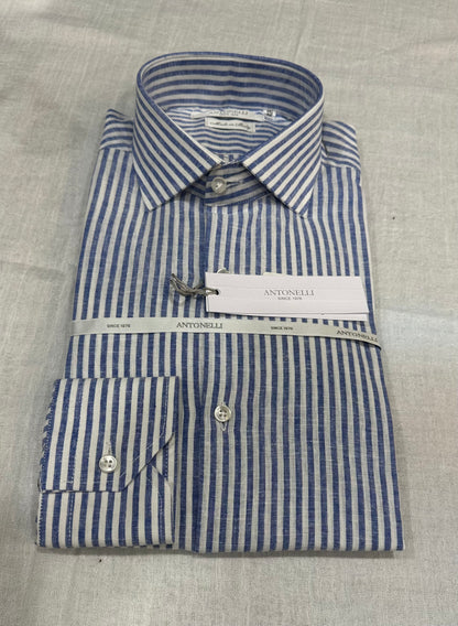 Camicia misto lino e cotone bianca bacchetta azzurra. Collo semi francese